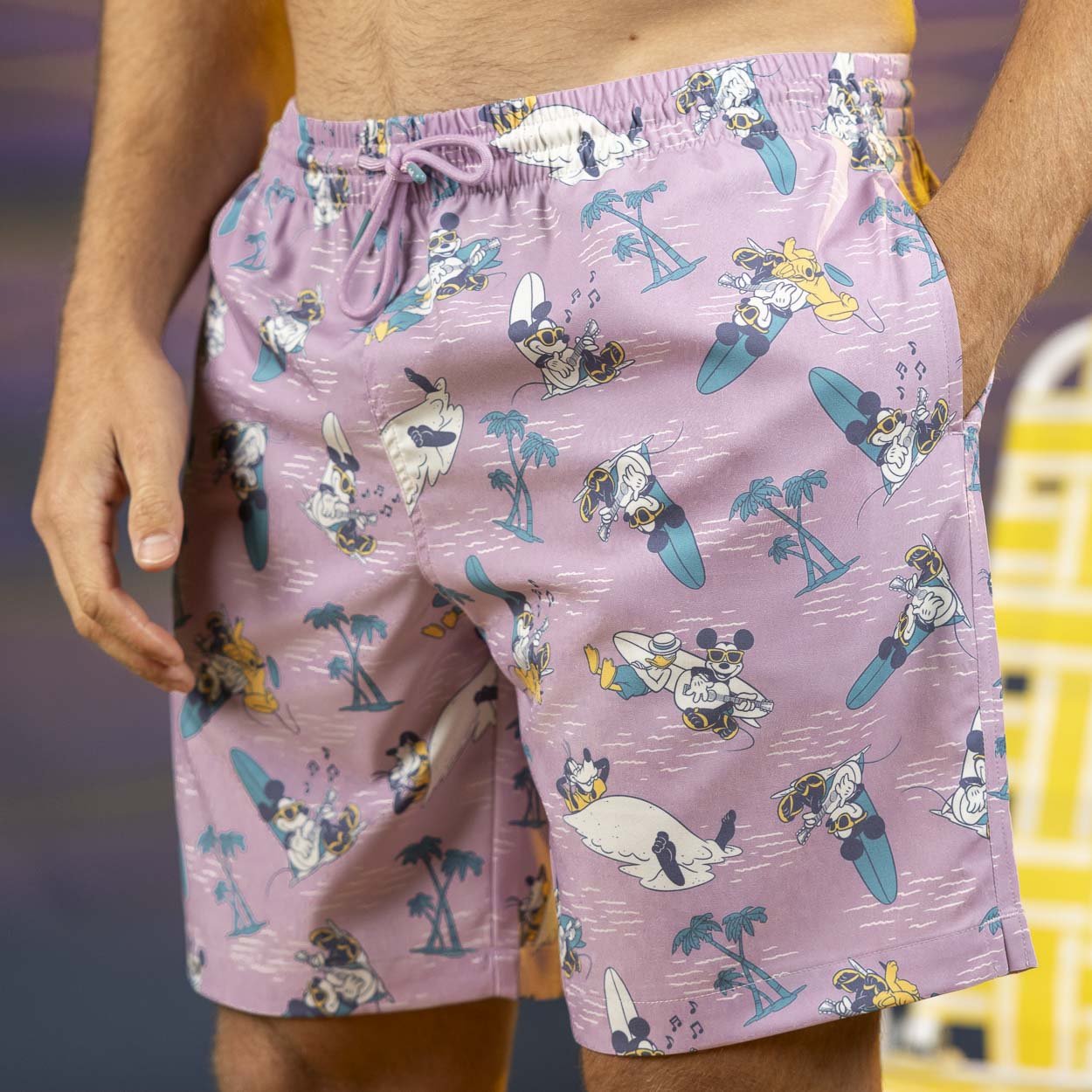 disney-hub-mickey-surf-shore-